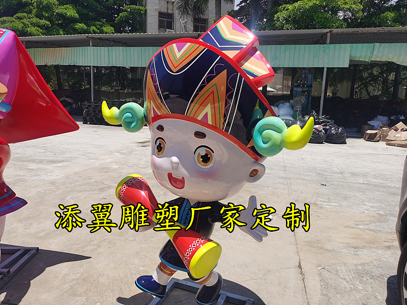 玻璃钢卡通民族人物雕塑与各民族文化碰撞、交织、融合