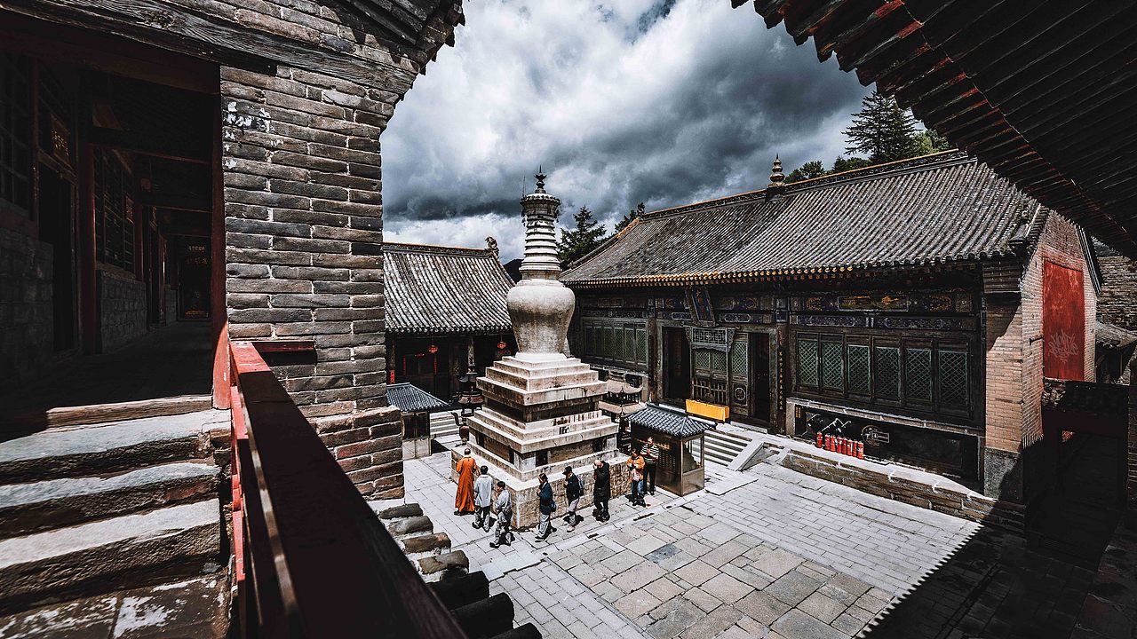 南朝四百八十寺 多少楼台烟雨中