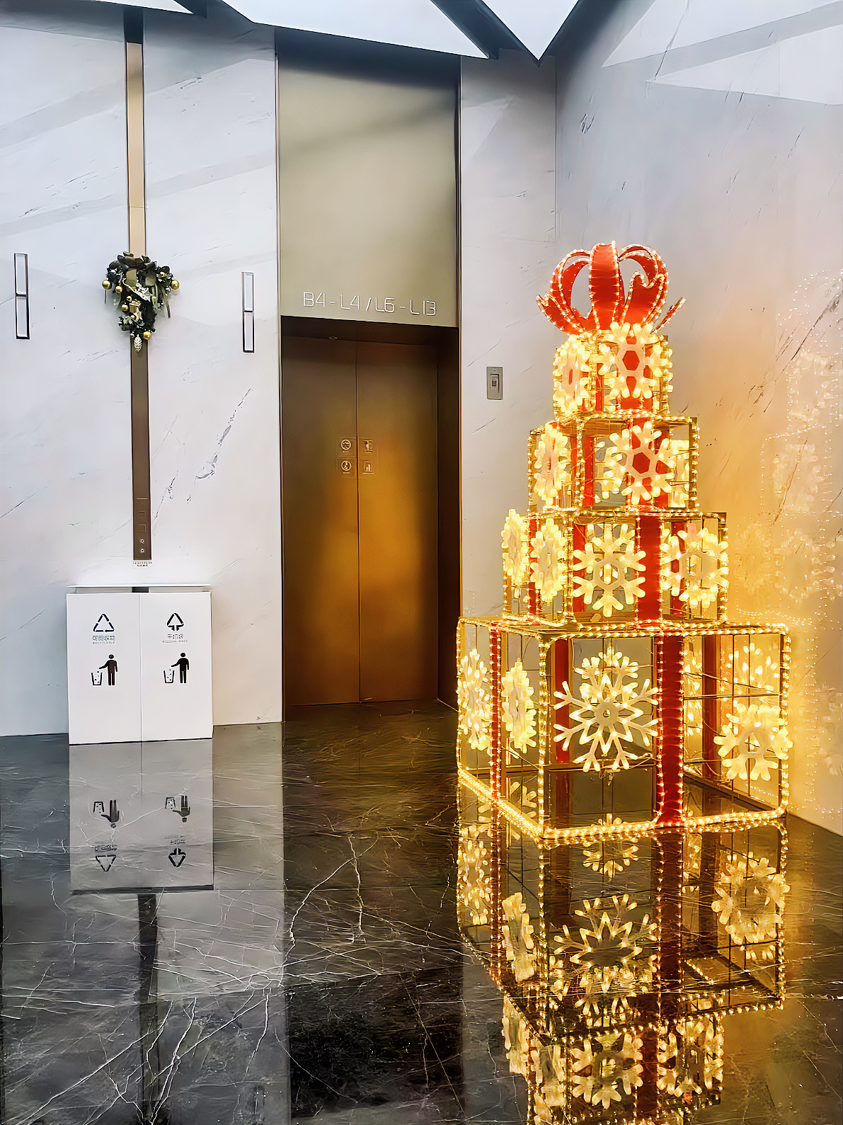 【设计分享】上海盈丰天地大堂新年美陈布置