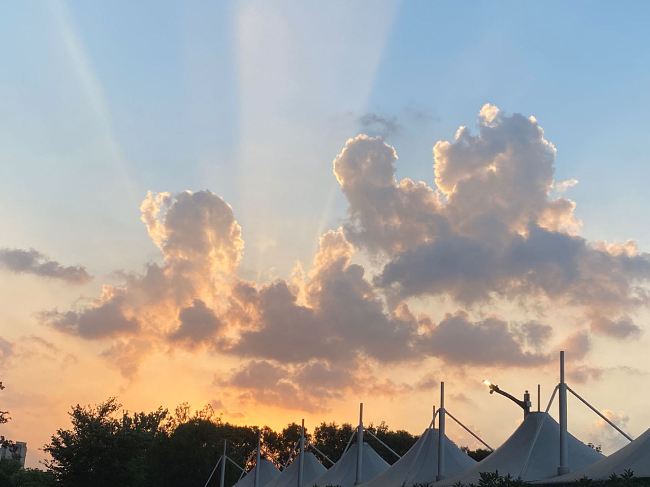 一些天空，一些山，一些自由，一些夢（圖ZMzY3NjQyMjA4） - 風(fēng)光攝影 - 站酷設(shè)計師吳良心原創(chuàng)素材 - 站酷ZCOOL