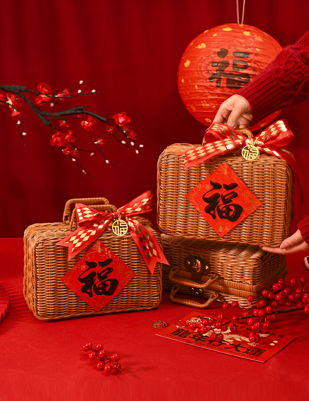 喜庆红色编织篮拍摄