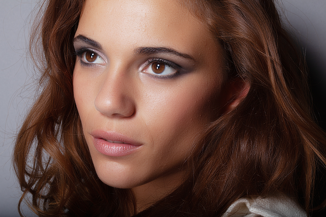 人像精修（图ZMzQyODMwODIw） - 修图/后期 - 站酷设计师胡扬_像素工坊原创素材 - 站酷ZCOOL