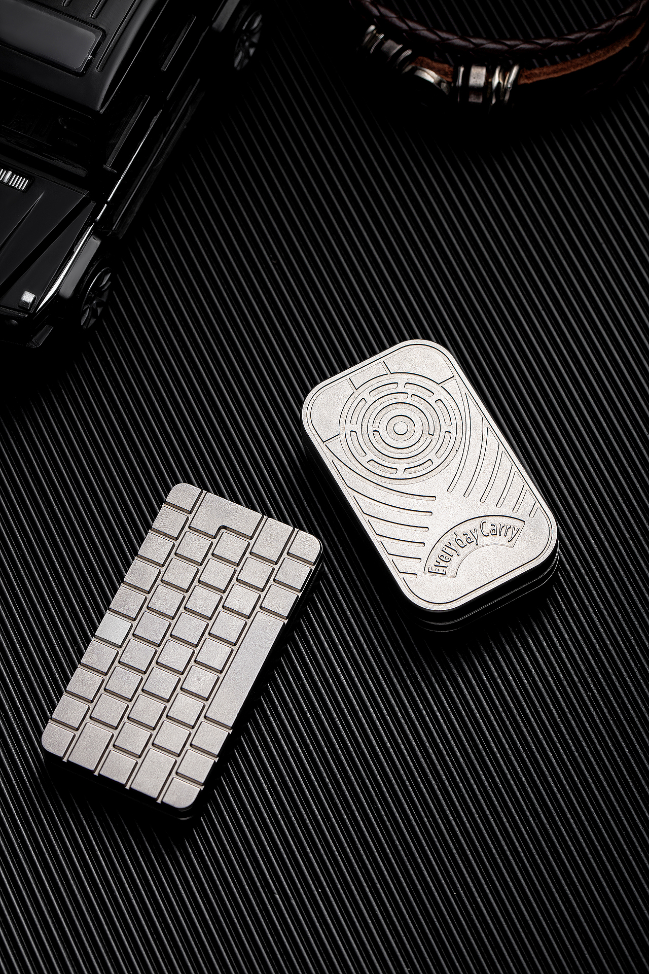 产品摄影 |地心科技✖ 一方摄影 拇指玩具手持烟灰仓（图ZMzUzNjg5NjA0） - 产品摄影 - 站酷设计师深圳一方摄影原创素材 - 站酷ZCOOL