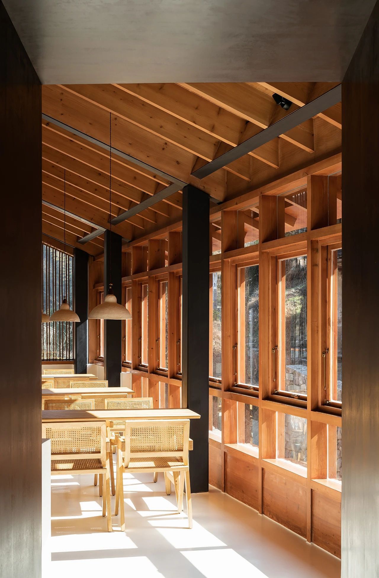 村口发电站改造的小酒吧,传统材料留住江南古村记忆!