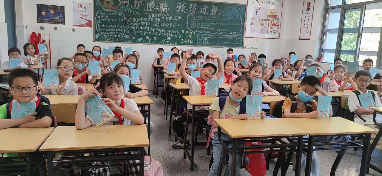 《萌芽》作文集封面设计