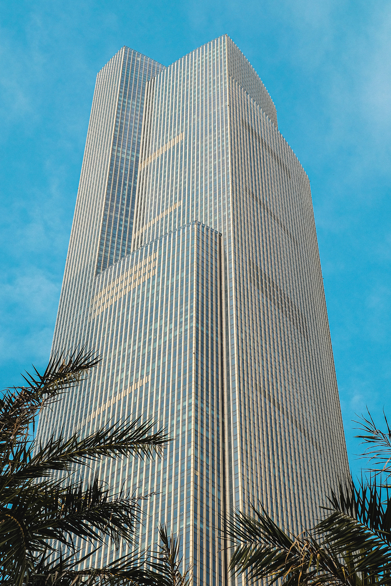 【城市街拍VOL.10】花城广场大剧院（图ZMzY1MDg1MDk2） - 人文/纪实摄影 - 站酷设计师阿蚁街头摄影原创素材 - 站酷ZCOOL