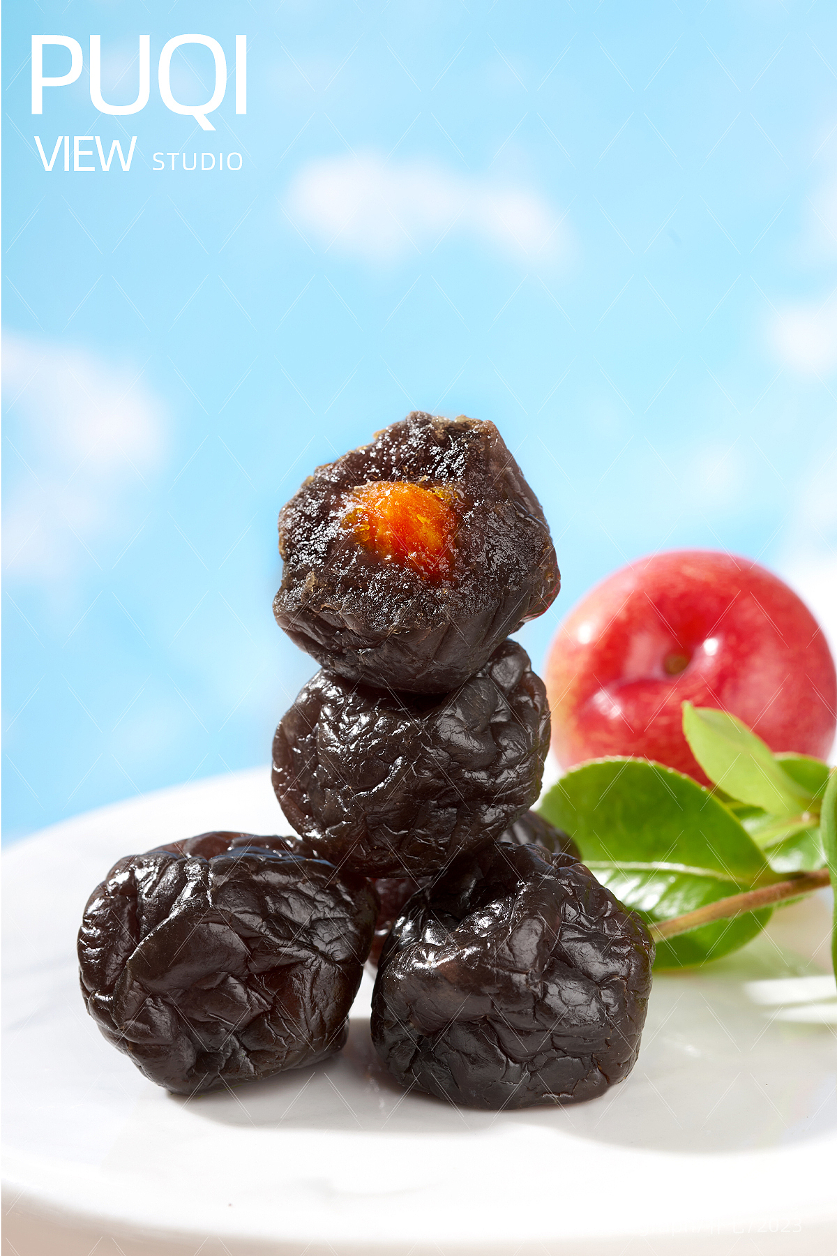 酸甜大烏梅??哈哈淘｜零食果干攝影（圖ZMzU0NTQxMTU2） - 美食攝影 - 站酷設計師樸七原創(chuàng)素材 - 站酷ZCOOL