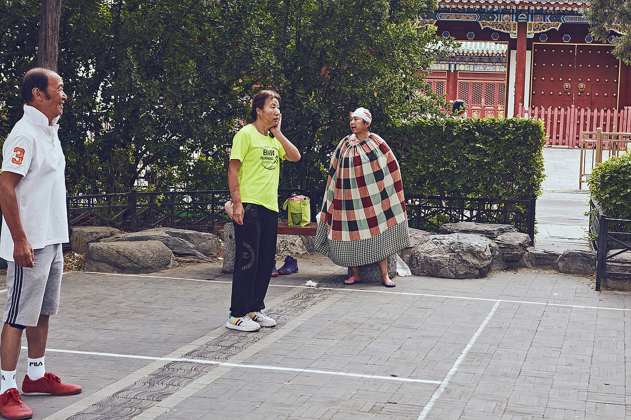 拜托你亲爱的朋友啊，请你一定要笑，一定要比出耶！