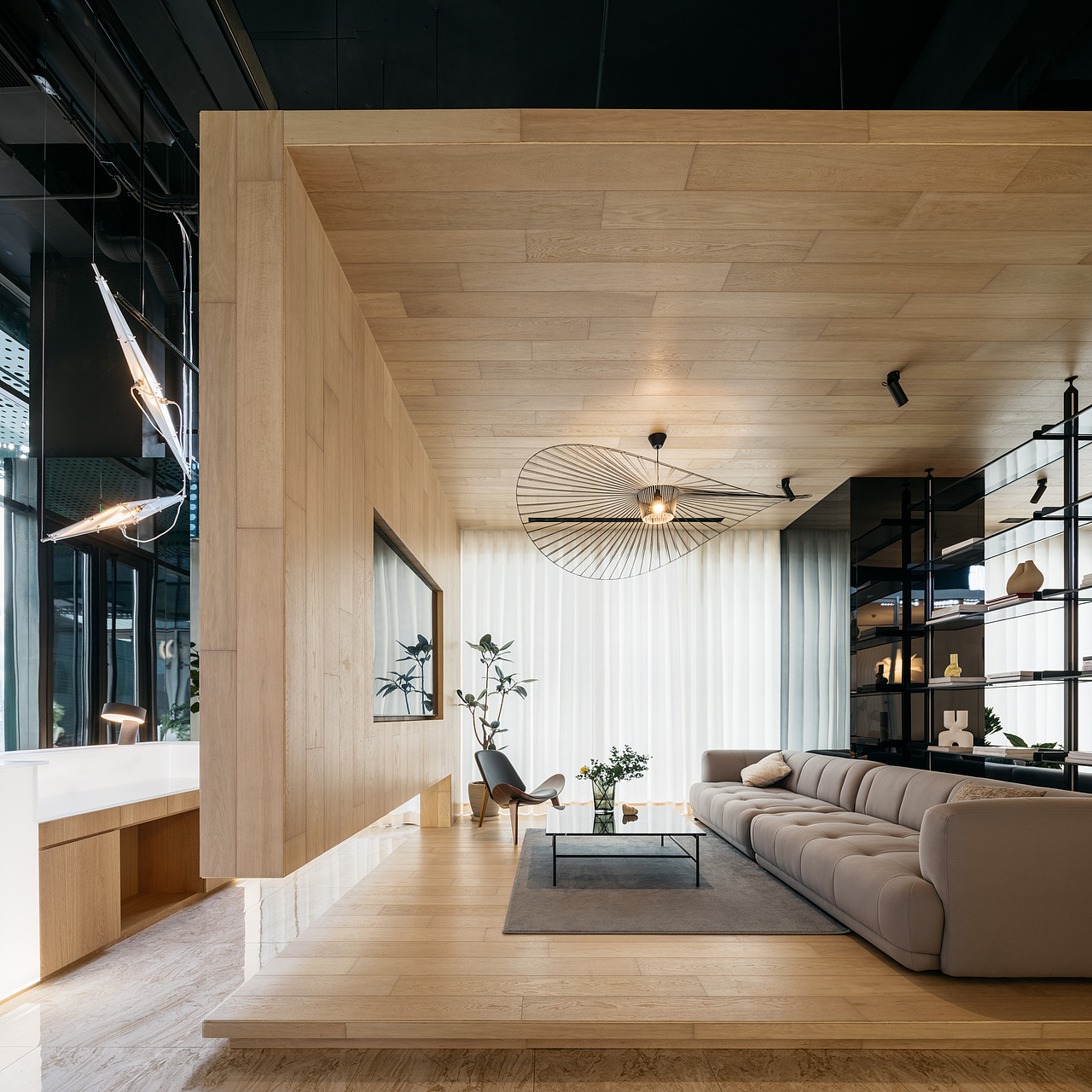 悬空的木盒,Suspended Wooden Box