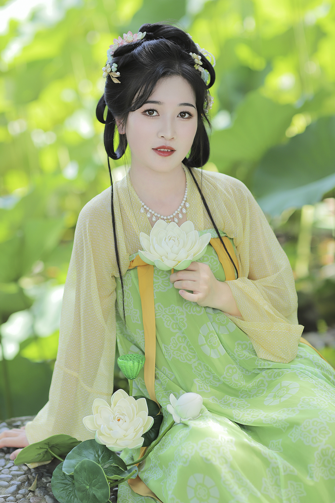 客片｜夏日荷花可爱少女汉服写真（图ZMzA5ODExNjk2） - 人像摄影 - 站酷设计师成都摄影安静原创素材 - 站酷ZCOOL