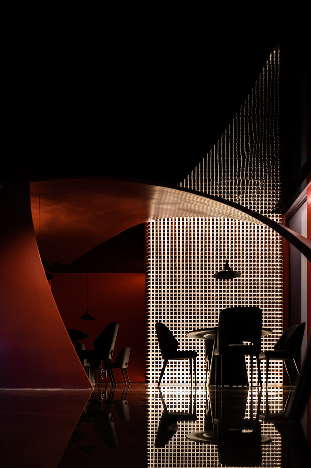 03 洗却凡尘
<br> <br><br>所有生命都来源于大海,迷幻流转的光影给人以无尽的遐想,温暖静谧的气氛则容纳了溯源的追忆。