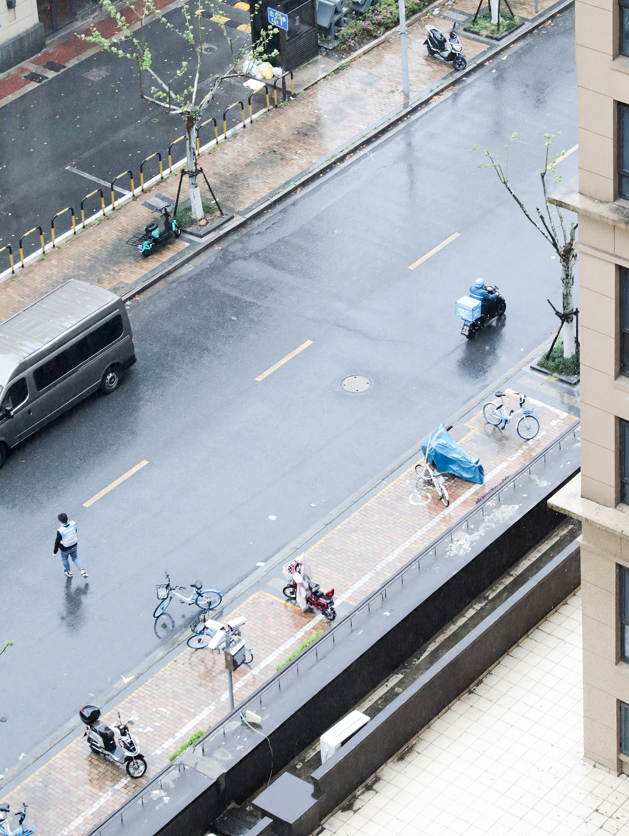 疫外,魔都的一天