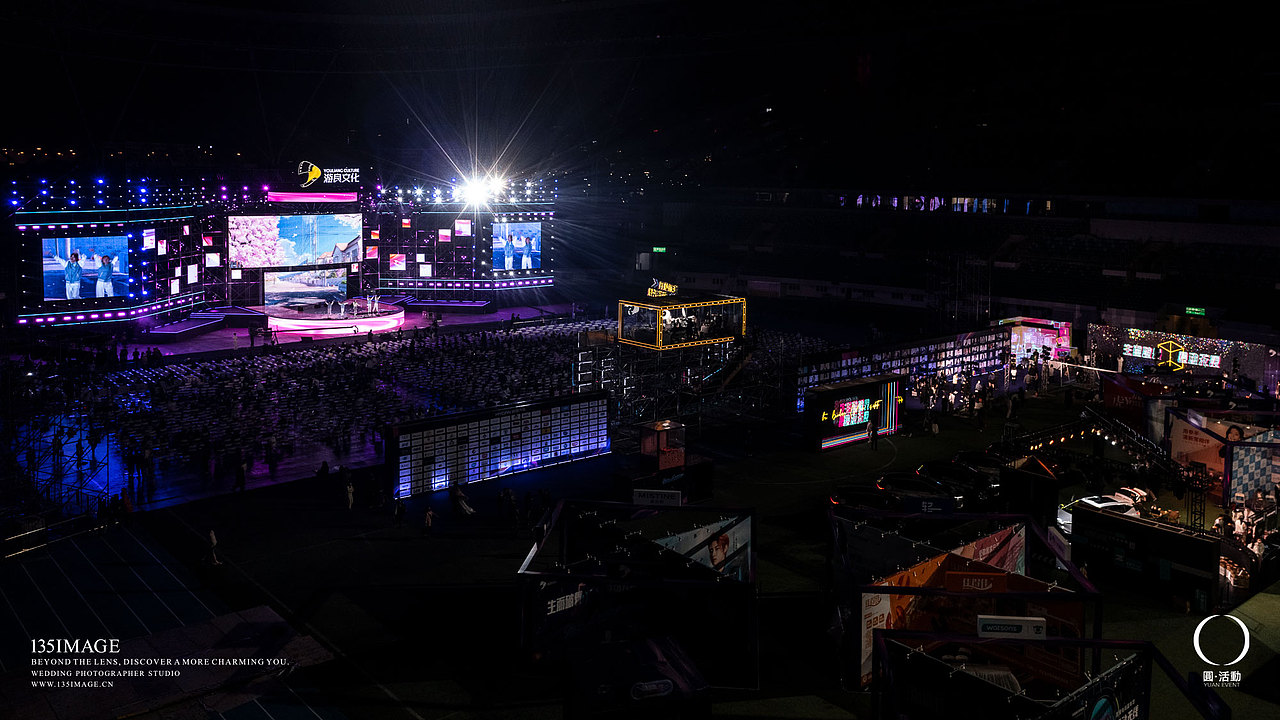 2022大湾区达人直播电商嘉年华/深圳春茧体育馆（图ZMzAxNzQ5MDg0） - 舞台美术 - 站酷设计师sixbears原创素材 - 站酷ZCOOL