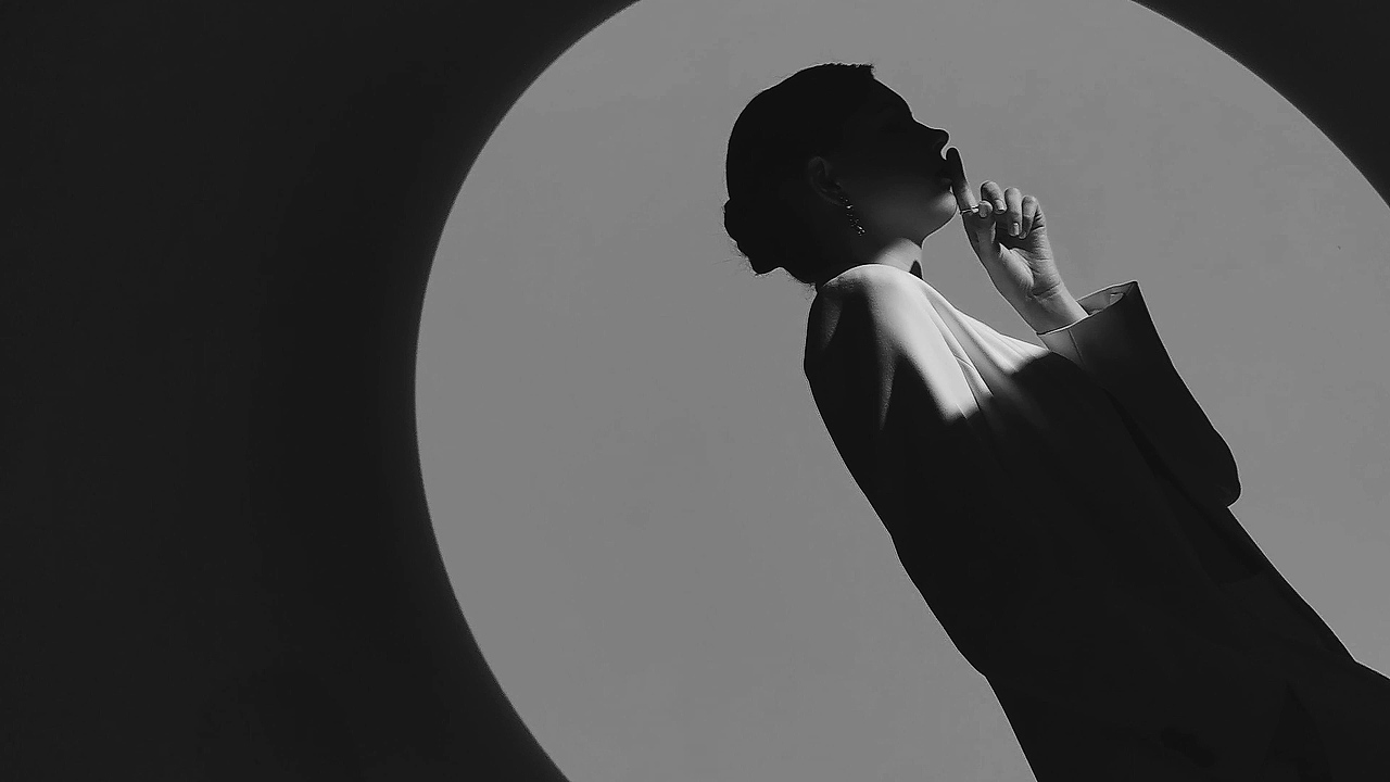 挑战一只手电筒🔦拍出时尚大片质感