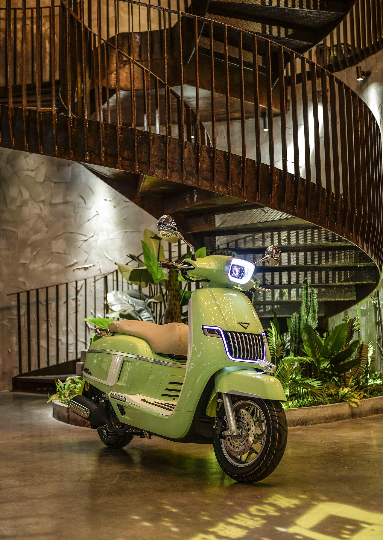 南方蒙拉丽莎摩托外景