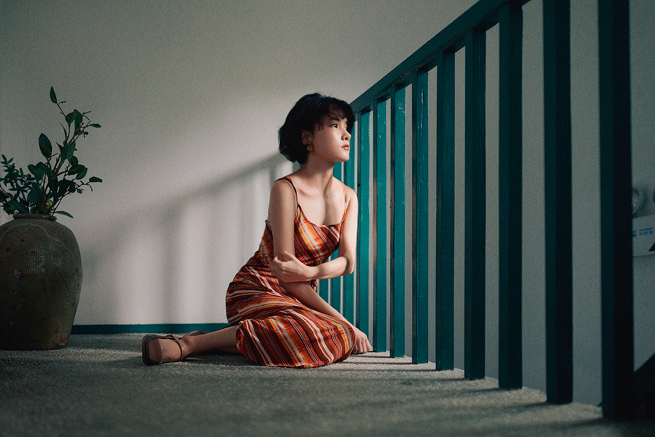 窗外（图ZMzE2MTkwNzc2） - 人像摄影 - 站酷设计师非凡视觉设计123原创素材 - 站酷ZCOOL