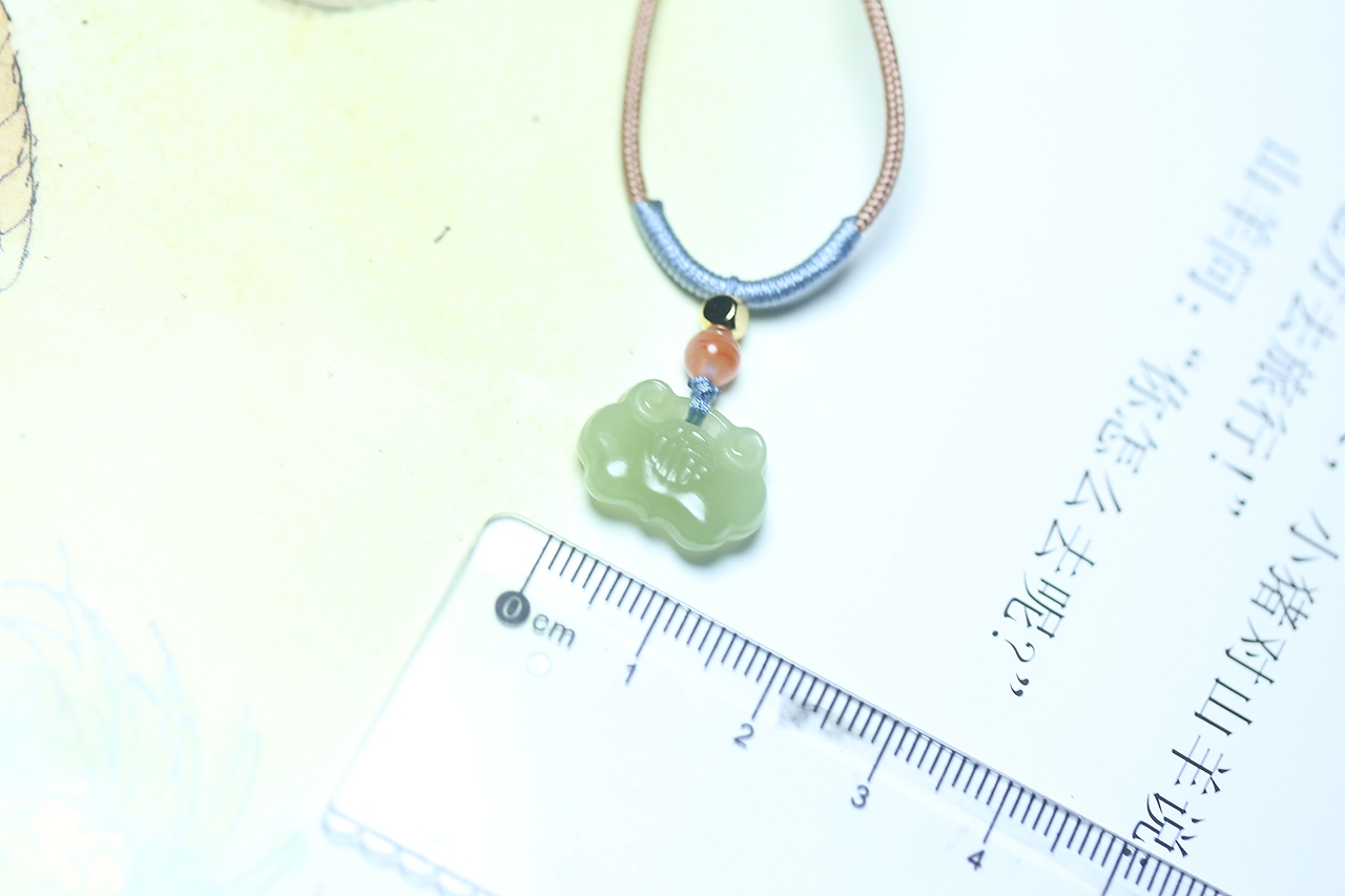 九张23.6.15马料黑色巧雕年年有余