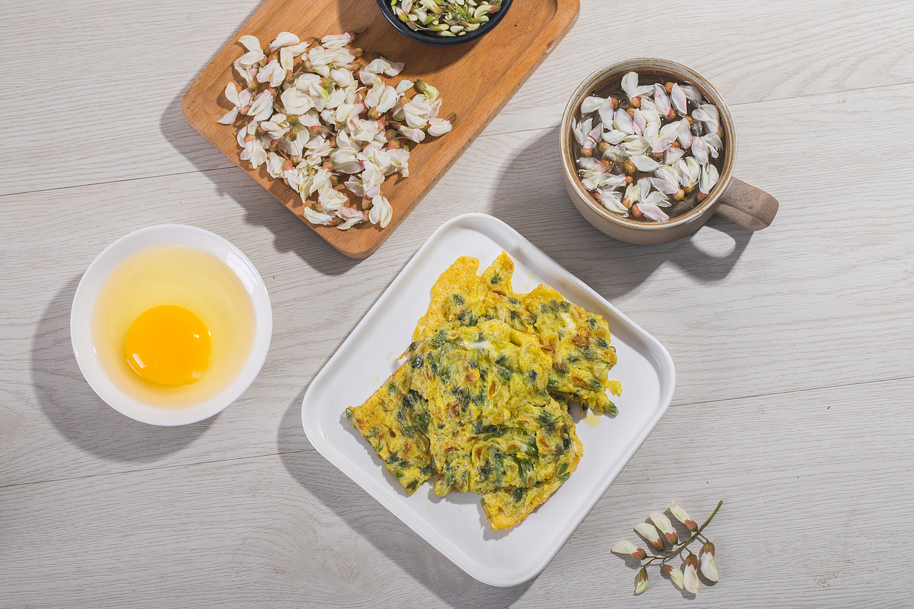 一碗带有春天色彩的美食-槐花炒鸡蛋