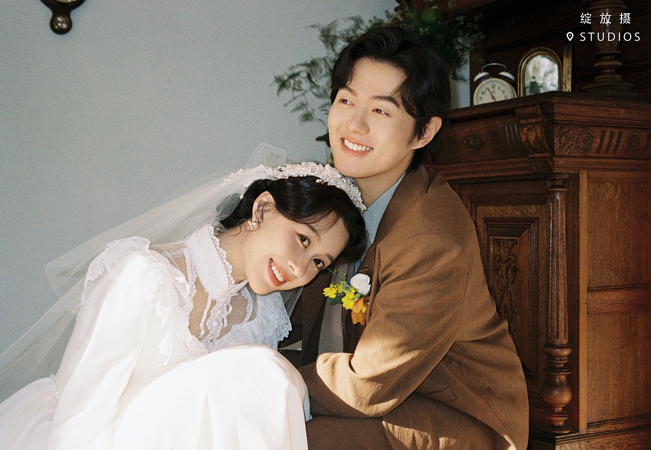 邂逅法式复古中的慵懒随意之美（图ZMzU3NTgwOTIw） - 婚礼摄影 - 站酷设计师绽放摄胶片摄影原创素材 - 站酷ZCOOL