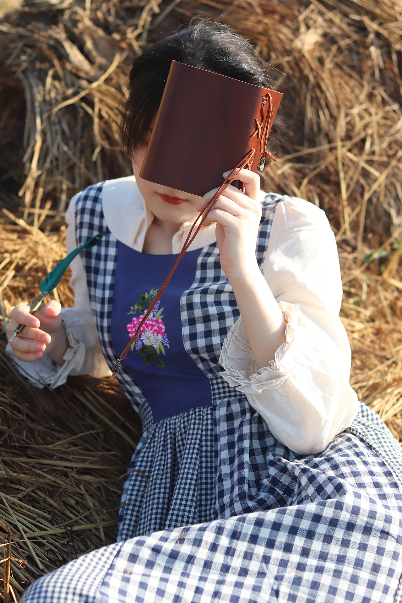 【20221019】粮仓蓝格裙少女写真