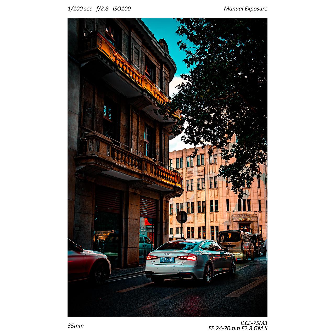 武汉傍晚街头-中欧穿梭