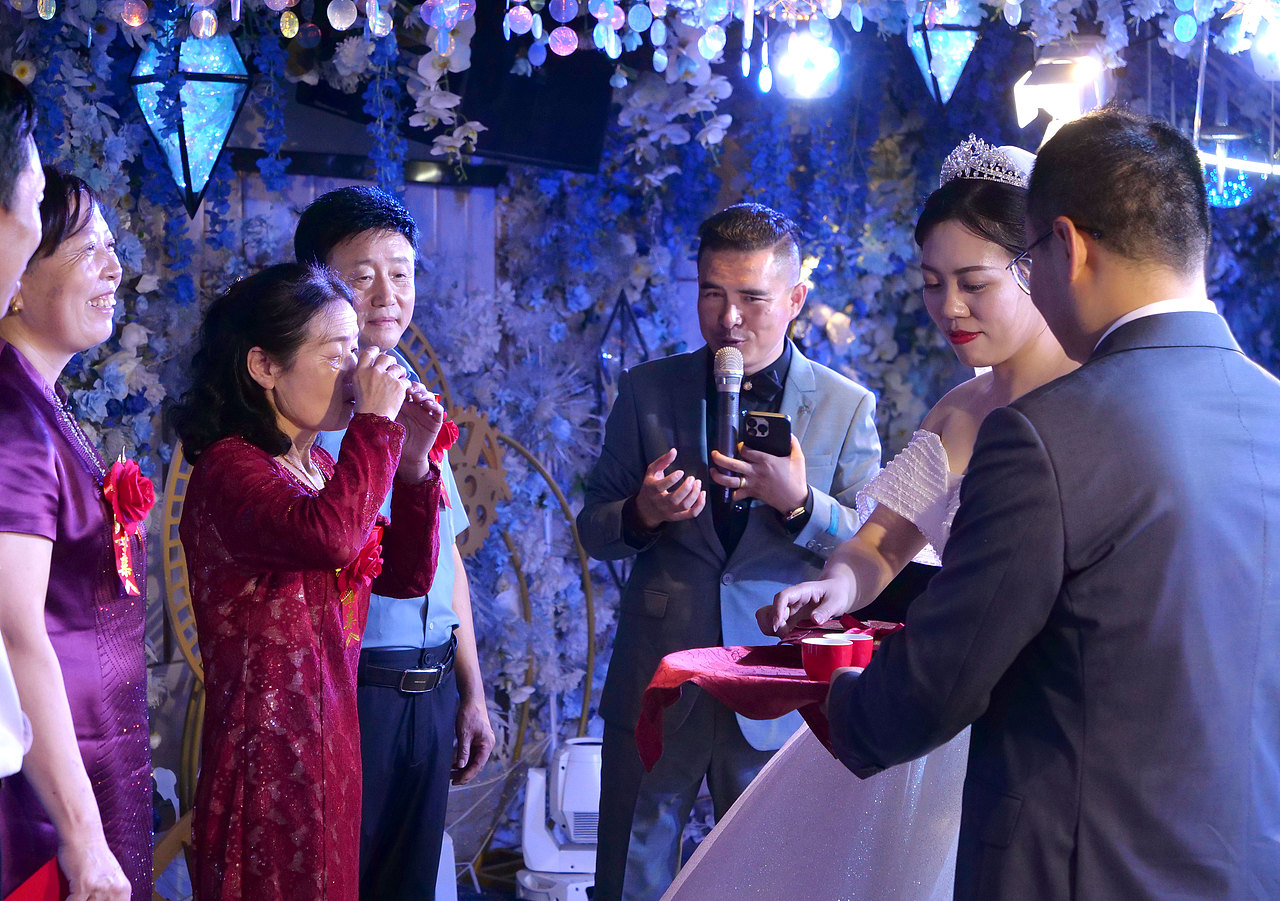 照片记录一个陕北婚礼