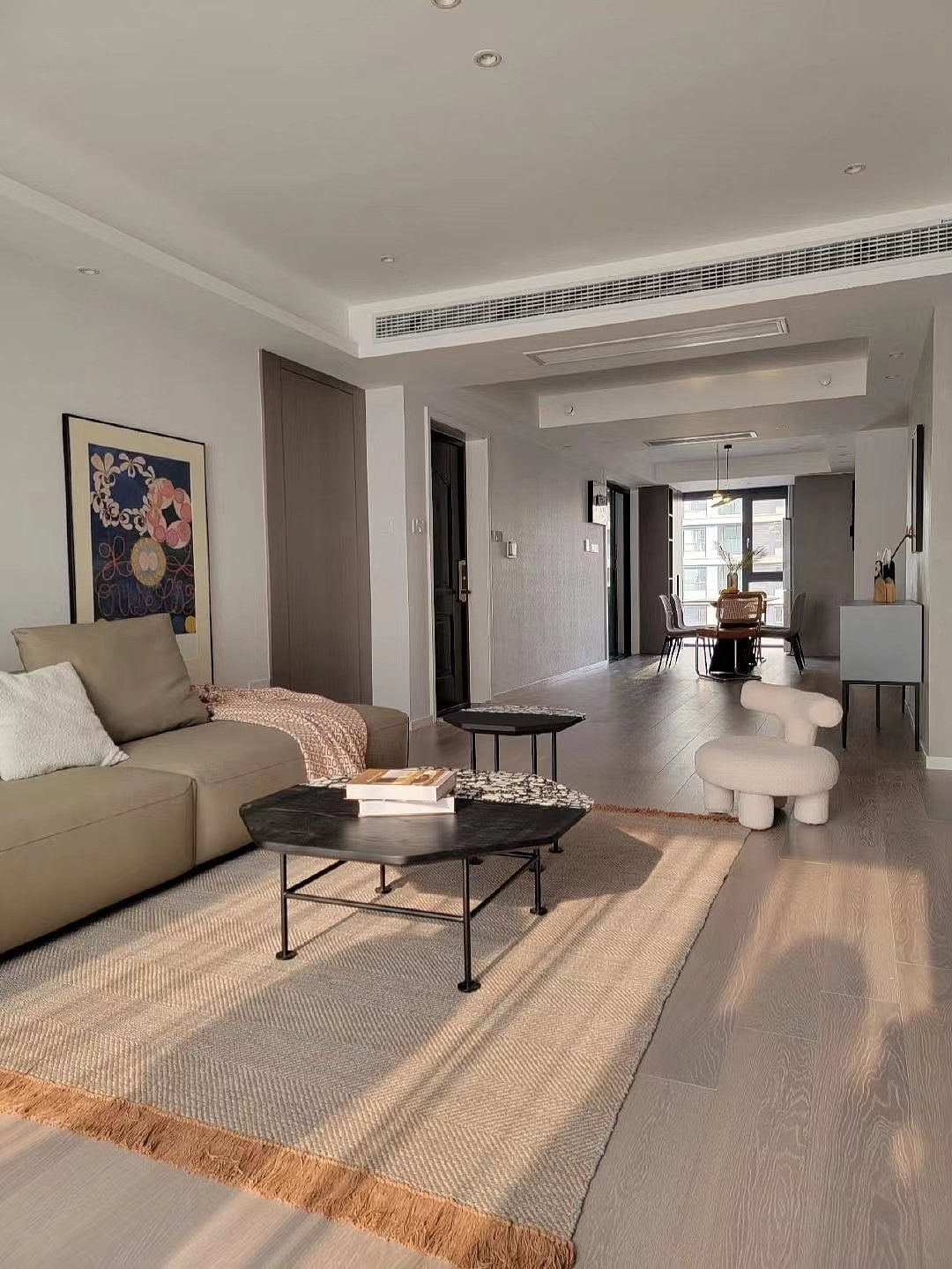 浅棕色系的现代简约装修,落地效果很赞!