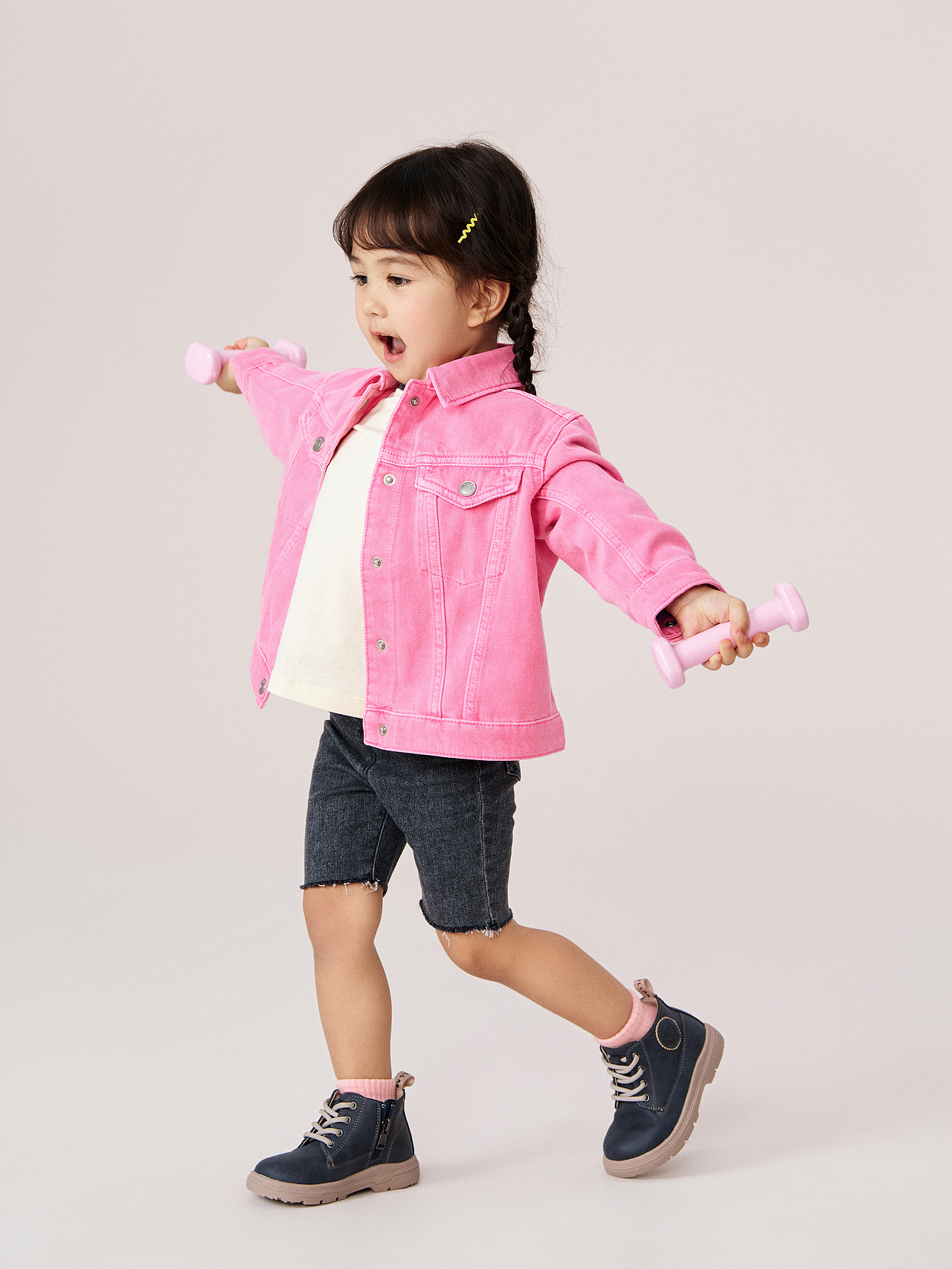 holakids x paucillar 2023a/w 鞋子拍摄