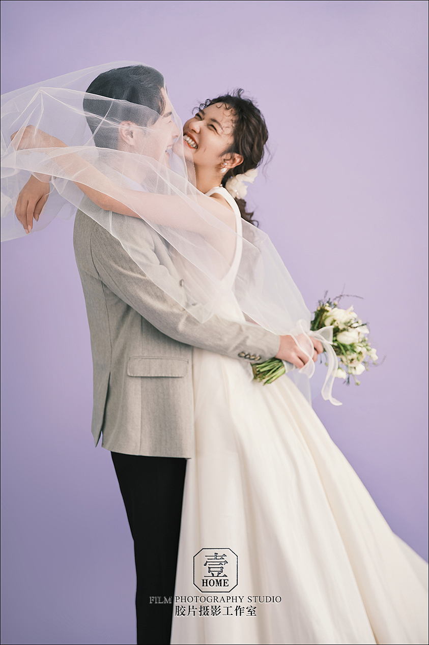 婚纱照选一个紫色的背景,不要太好看哇
