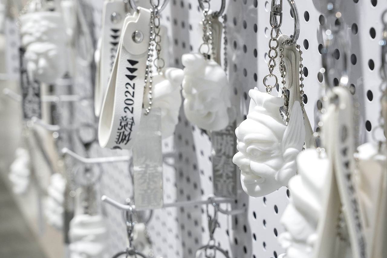 《傩镜》——人与神的映照