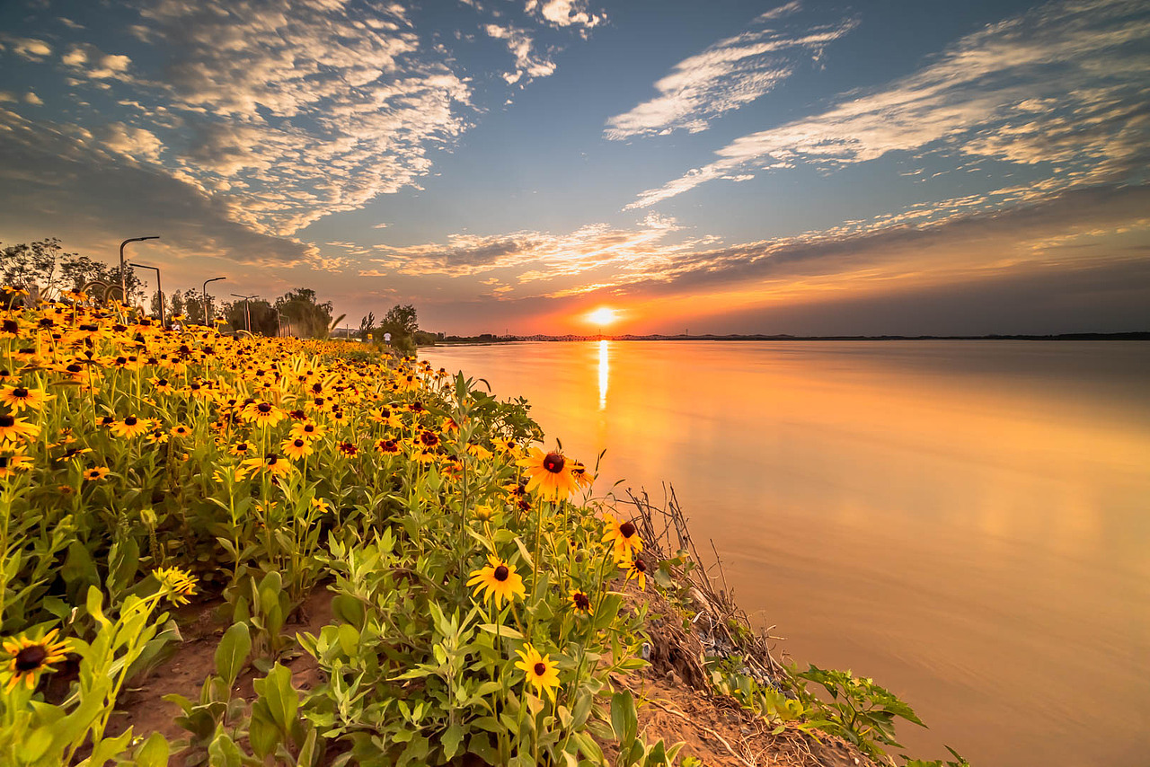 黄河落日:朝阳落幕霞光盛.