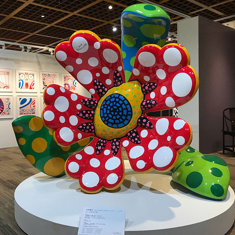 草间弥生波点花朵雕塑定制展会美陈制作艺术品雕塑厂家