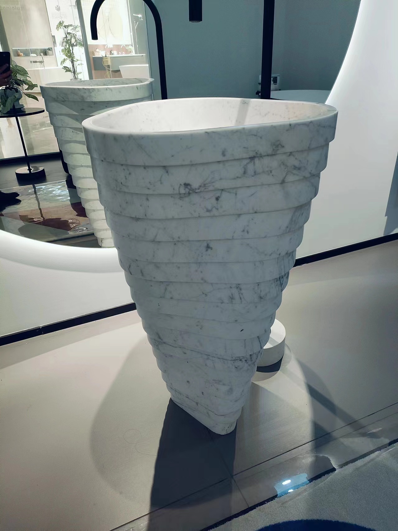 意大利卡拉拉白整雕立柱盆