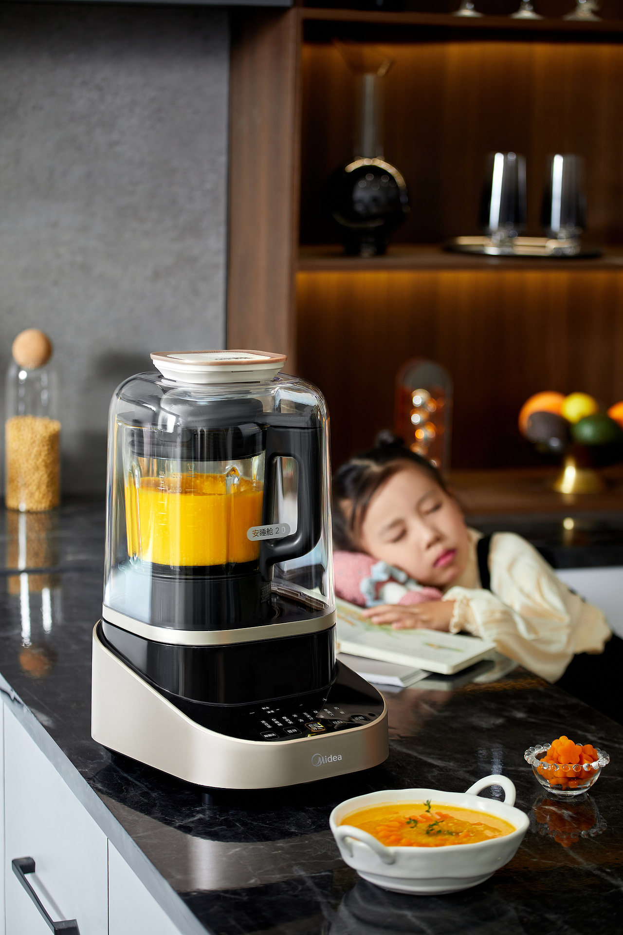 电商详情页:暖冬佳品-静音破壁机|vico&美的