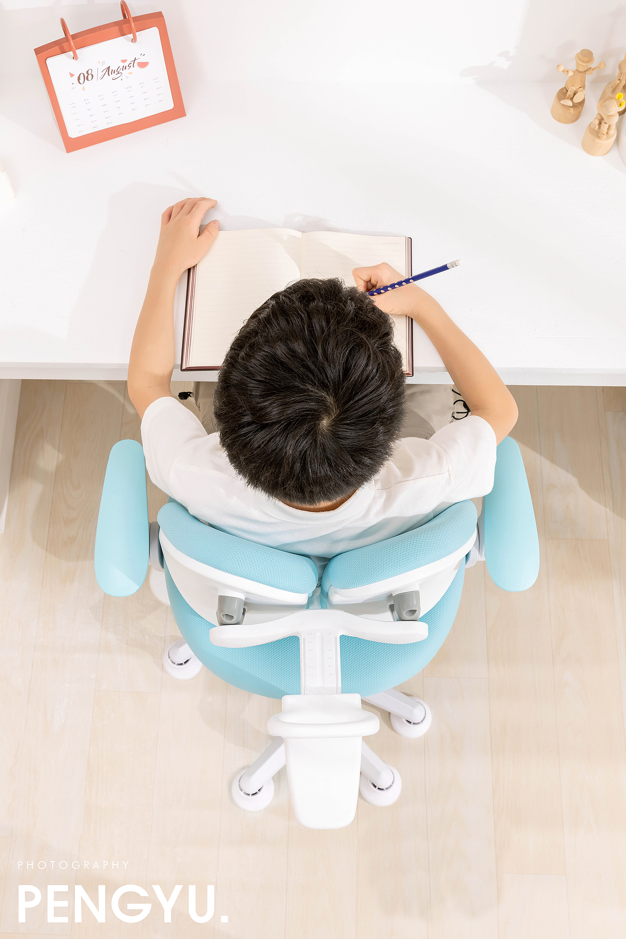 凯米熊儿童写字椅 | 芃宇创意视觉