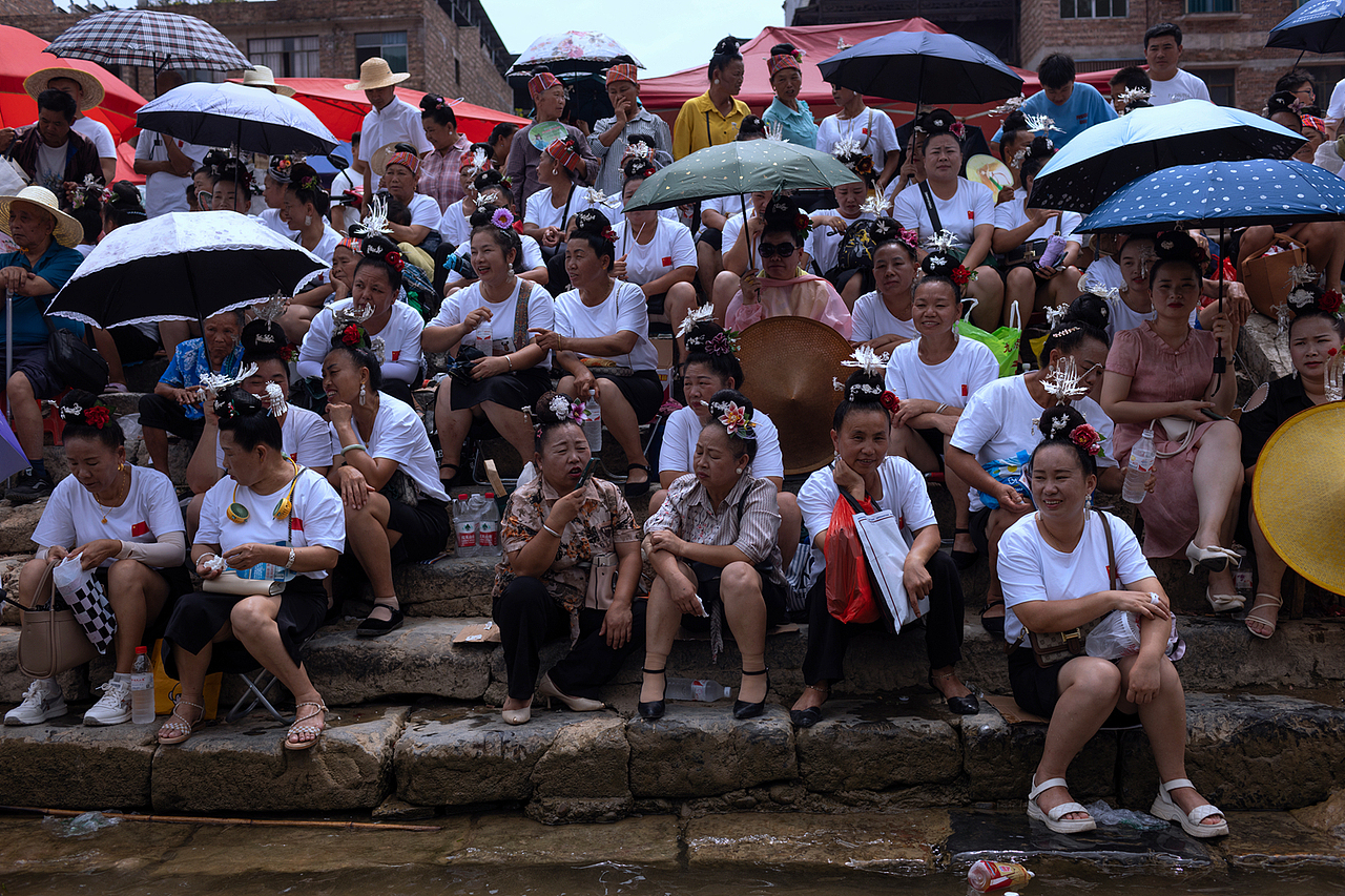 清水江畔独木龙舟