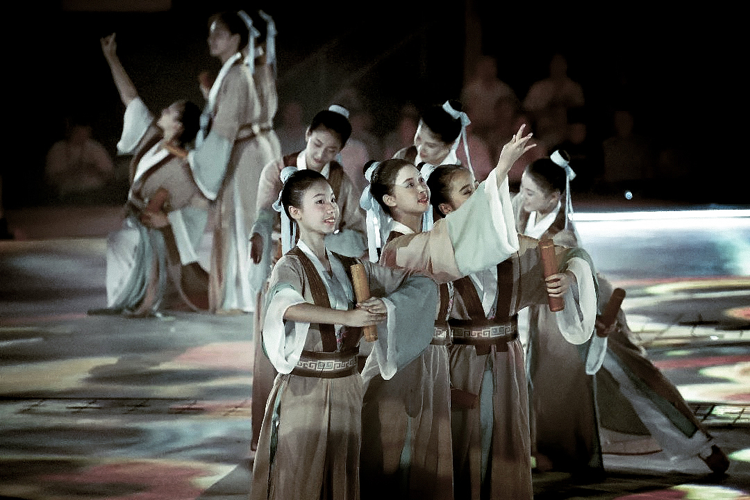 河南省运会：古都T台演绎中原文化盛宴，就是“中”！（图ZMzQ5MDczMDIw） - 舞台美术 - 站酷设计师尚天宝设计原创素材 - 站酷ZCOOL