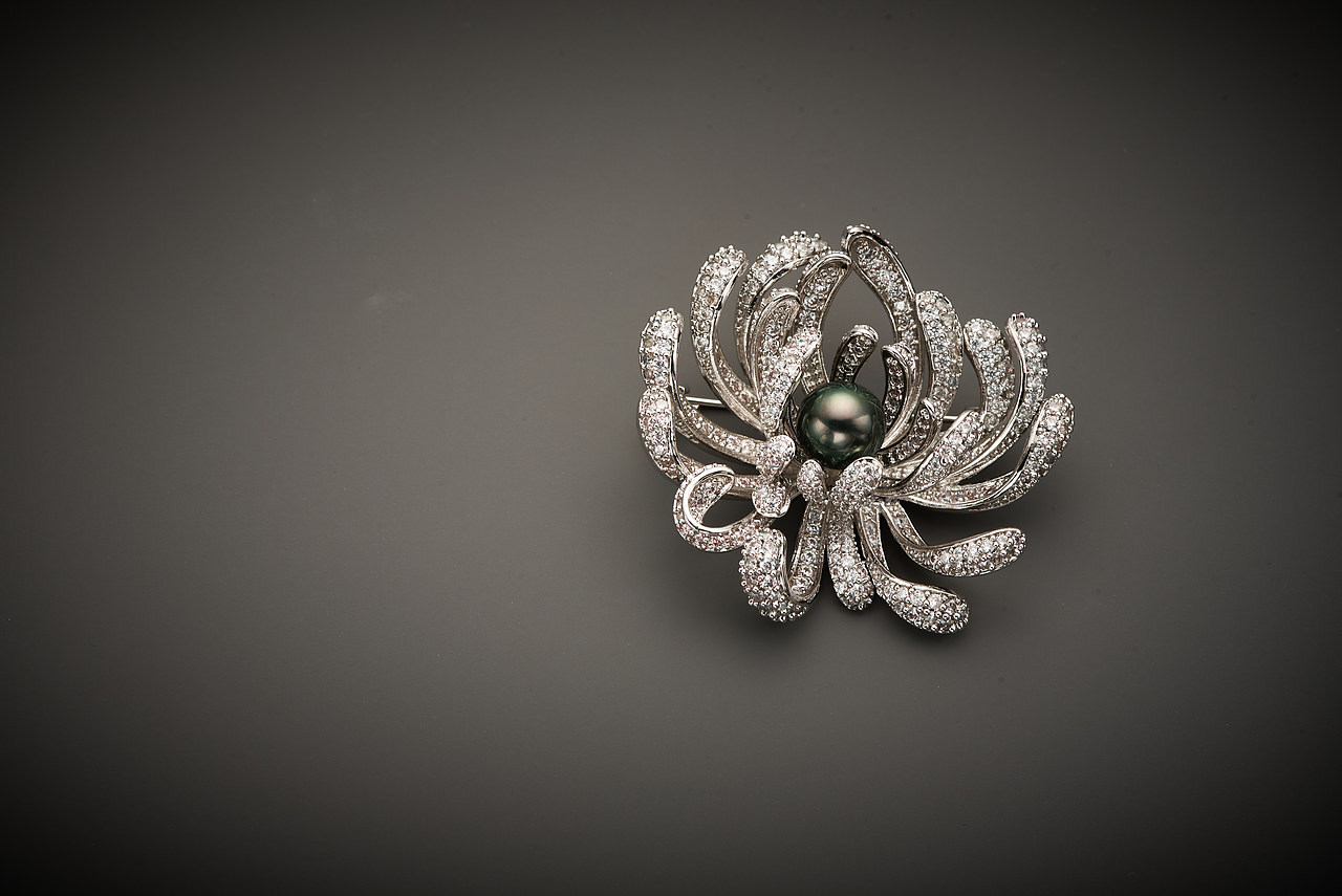 大溪地黑珍珠花蕊胸针