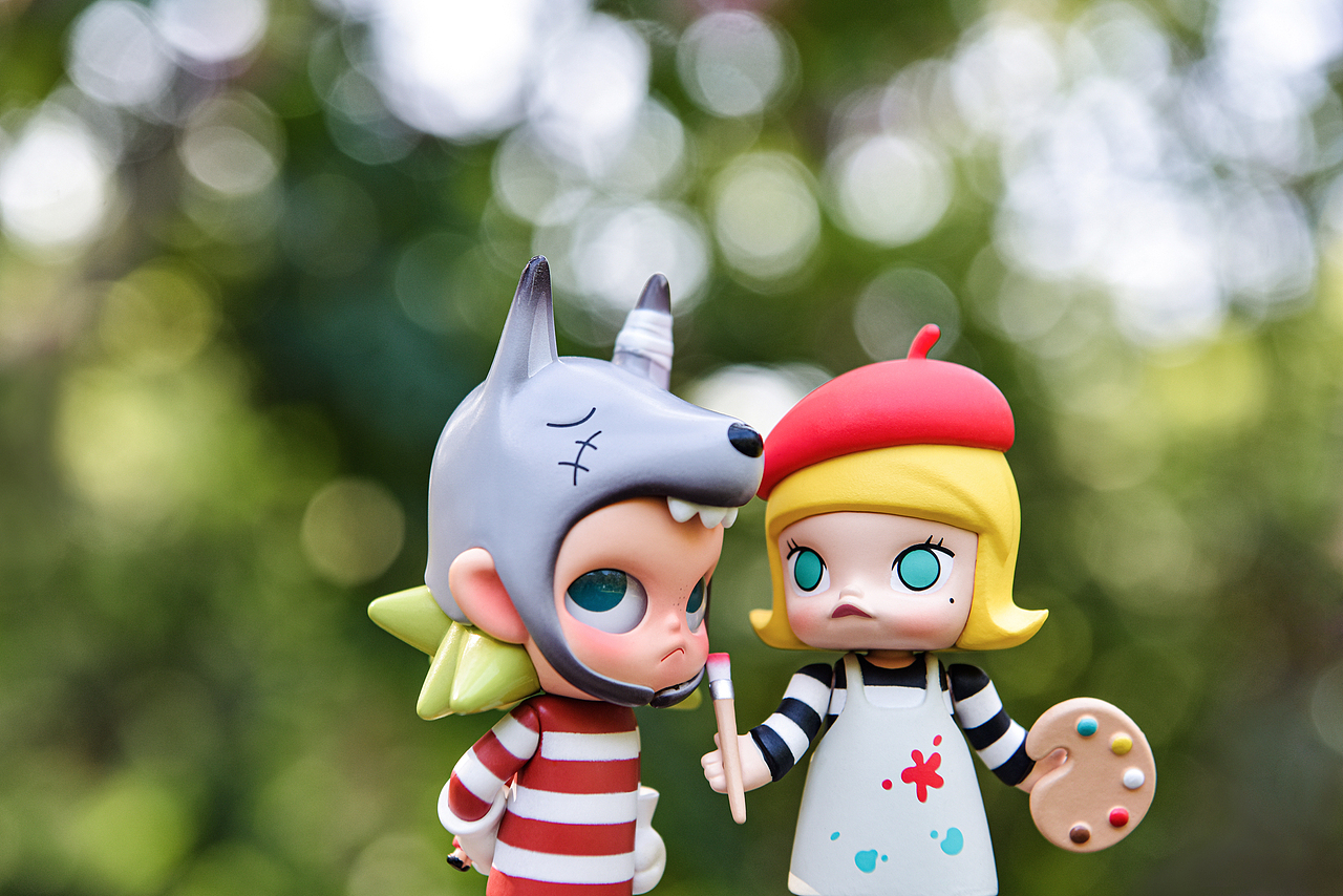 穿条纹T恤的小伙伴们