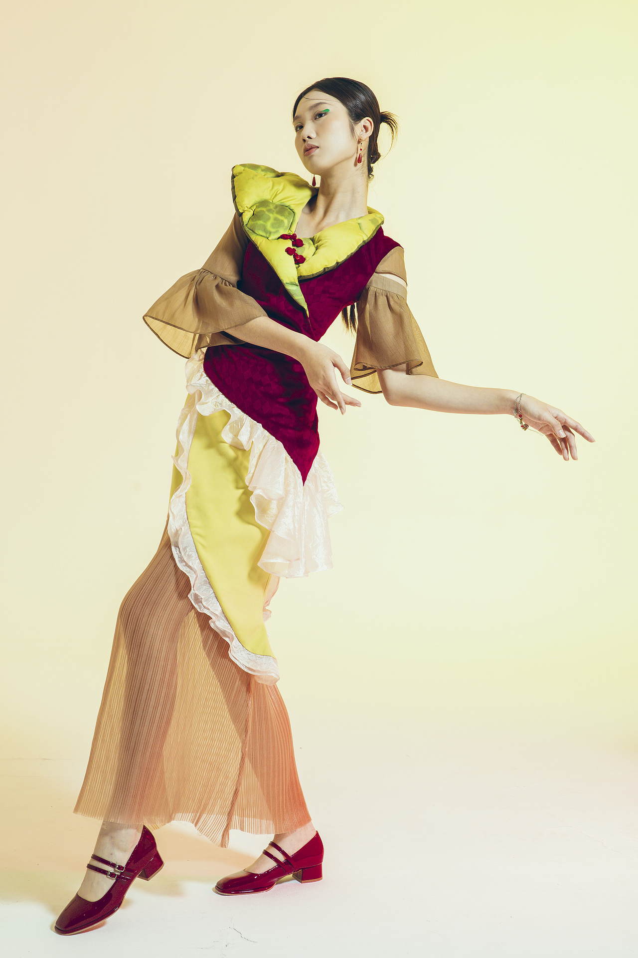 服装设计毕业设计拍摄 国风莲蓬4