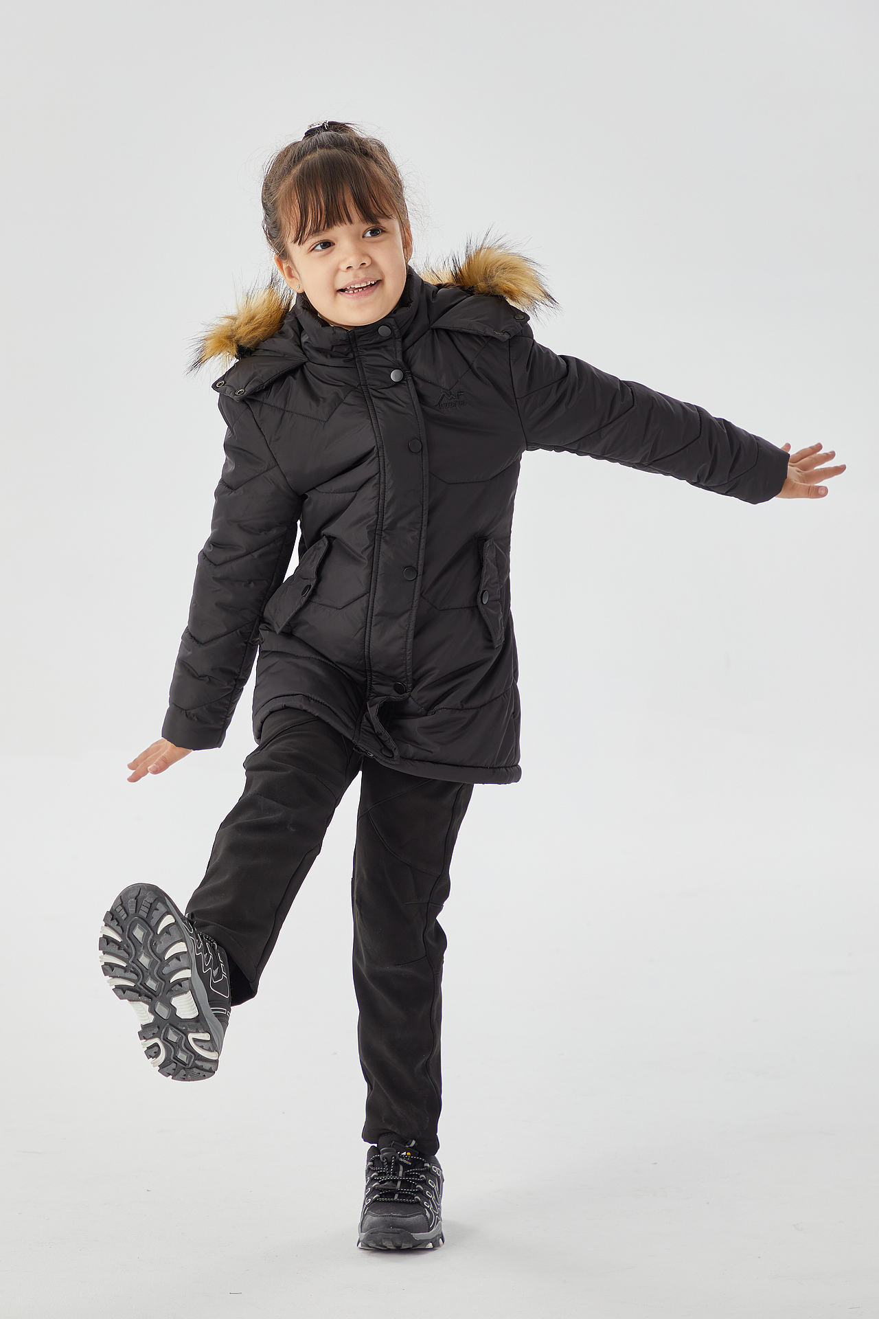 小女孩-冬季服装-冲锋衣-杭州影棚白底图拍摄（图ZMzEzNzI0OTIw） - 产品摄影 - 站酷设计师番茄不吃鱼原创素材 - 站酷ZCOOL