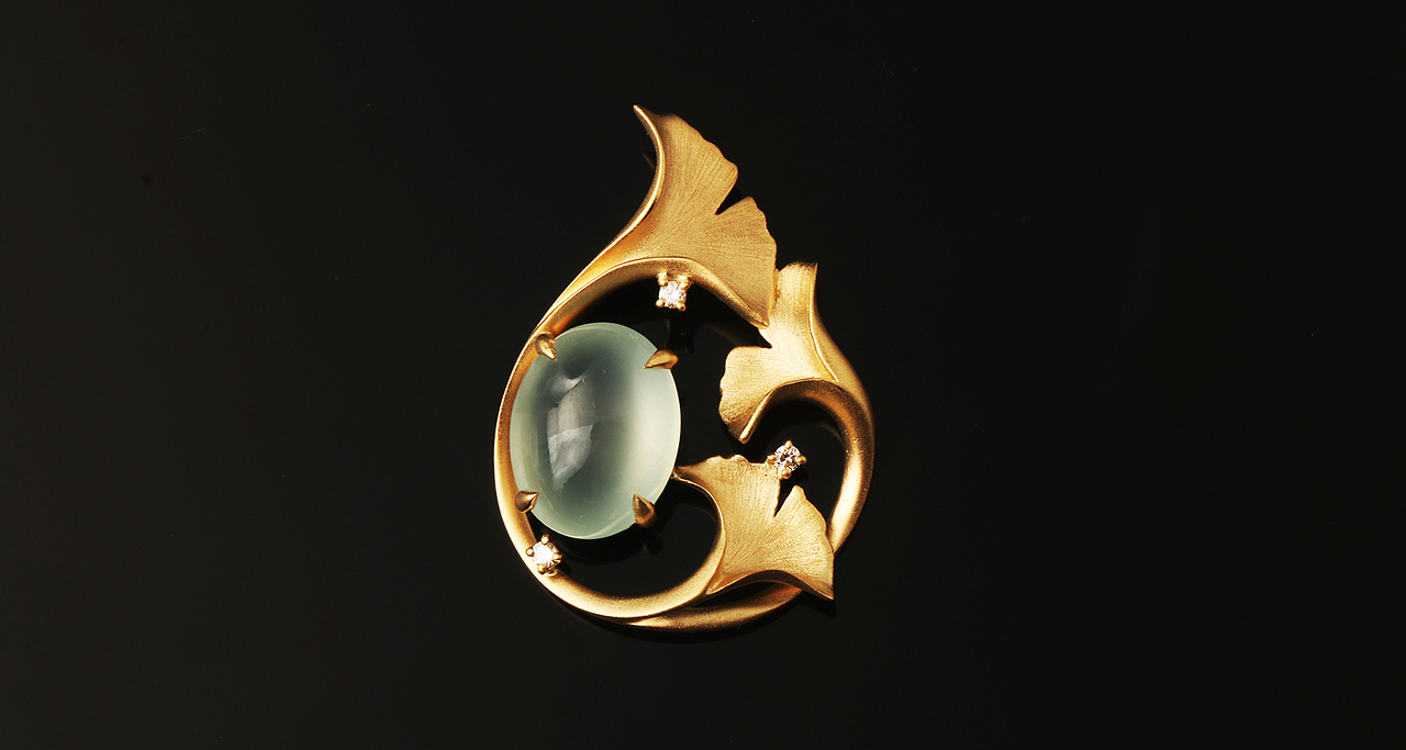 【粉丝欧泊定制】素面翡翠环抱在银杏叶中,秋日印象