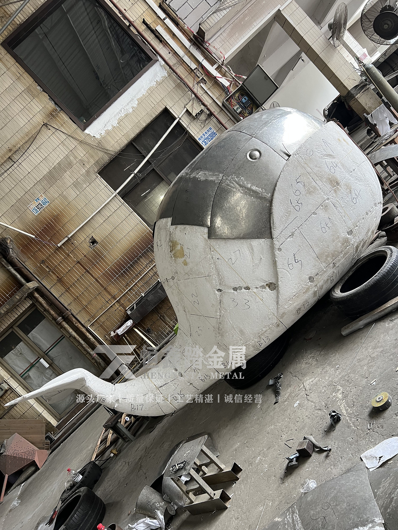 大型不锈钢鲸鱼雕塑 双曲面不锈钢镜面鱼类雕塑的形成