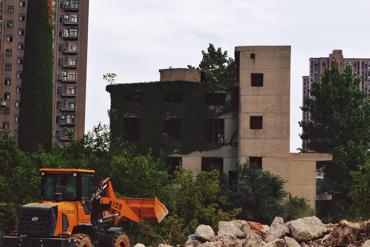 一些城市角落 于荒芜中灿烂 废墟中生长（图ZMzY5MTM0MDg0） - 人文/纪实摄影 - 站酷设计师天啦噜sqd原创素材 - 站酷ZCOOL