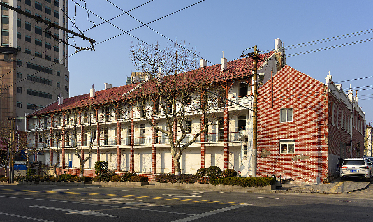 影像表达城市变迁中的传承与共生——以青岛里院为例