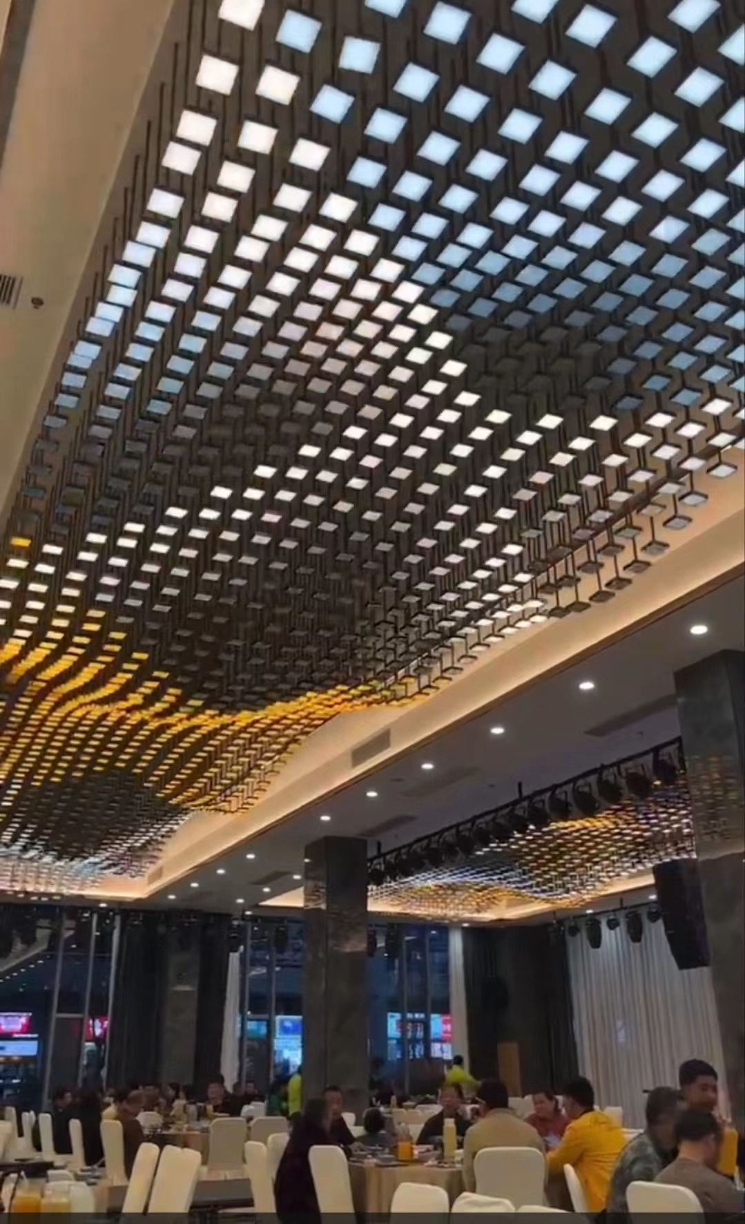 Rgbw模块异形灯开灯效果棒棒哒创意灯具定制（图ZMzQyMTkyNTg0） - 商业空间设计 - 站酷设计师明古灯饰定制图库原创素材 - 站酷ZCOOL