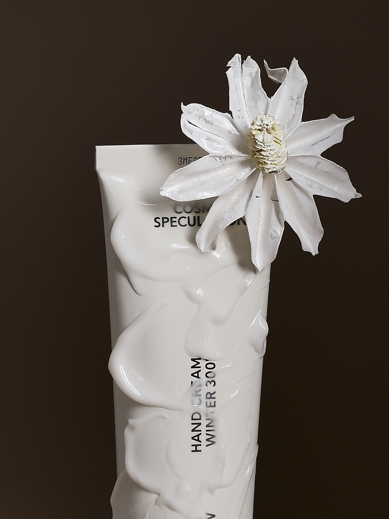 宇宙的猜想-護(hù)手霜拍攝（圖ZMzYwOTEwNDA0） - 時尚/藝術(shù)攝影 - 站酷設(shè)計師浪漫小玉原創(chuàng)素材 - 站酷ZCOOL