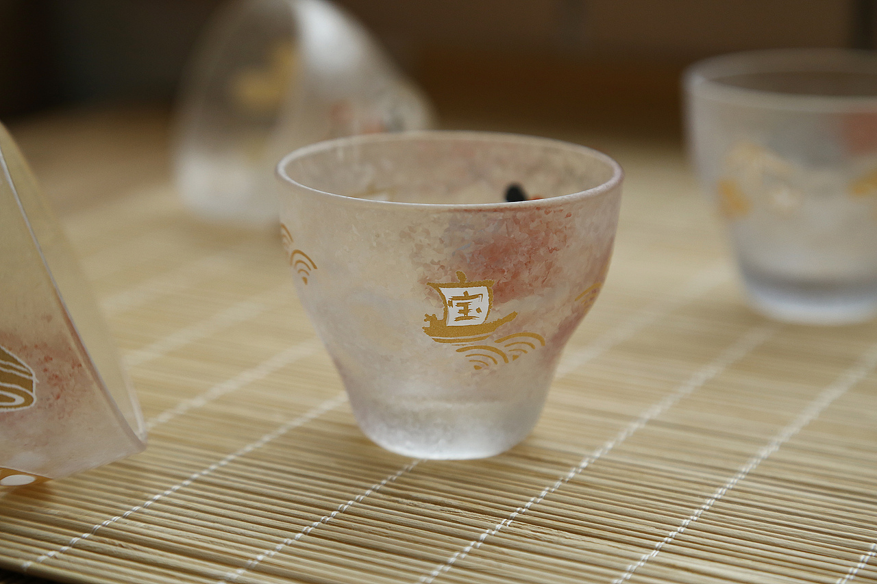 雪花纹吉祥物对杯手工玻璃杯