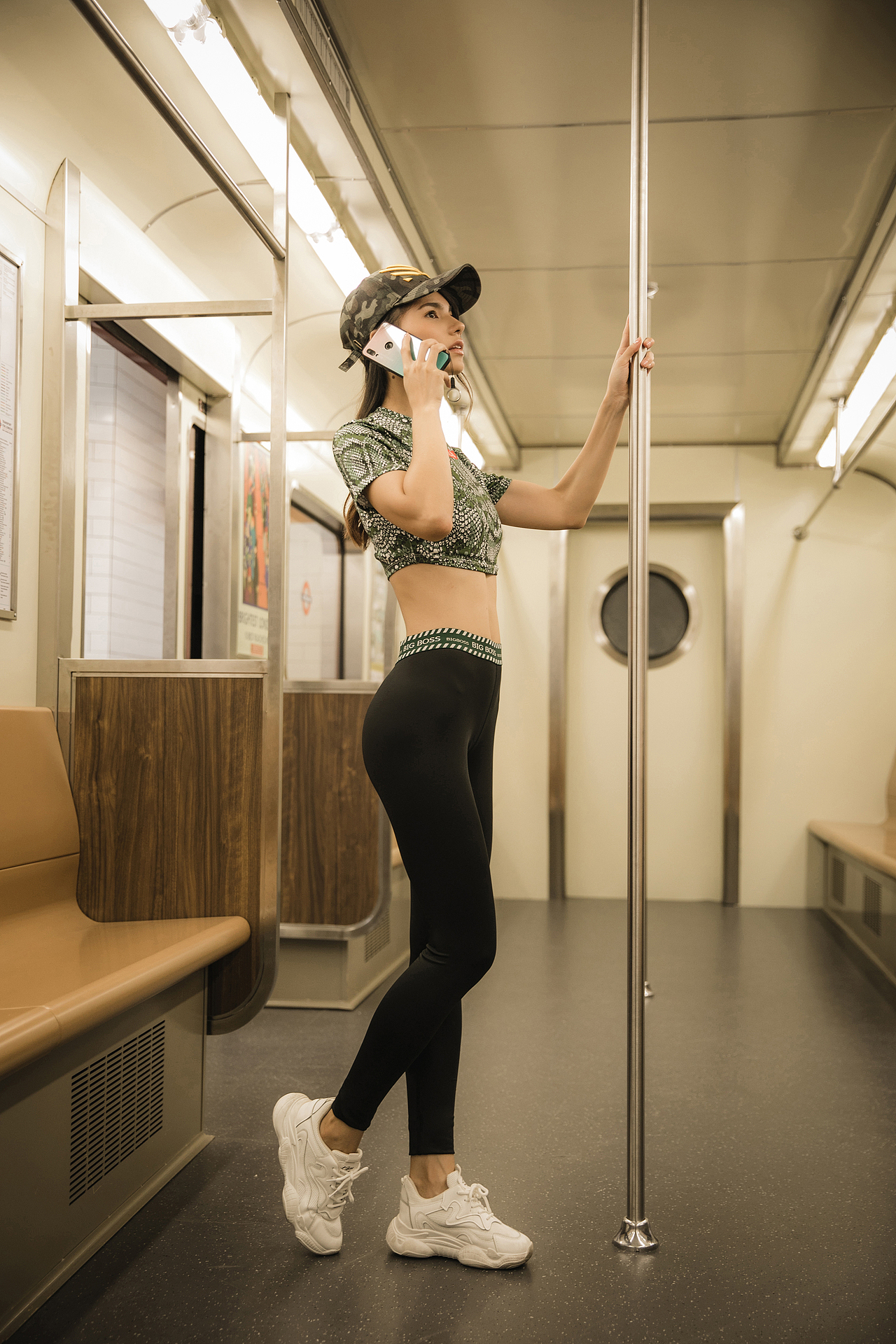 淘拍·基地内景女中模瑜伽服作品（图ZMzE1MTU1MjQ4） - 时尚/艺术摄影 - 站酷设计师咸哥原创素材 - 站酷ZCOOL