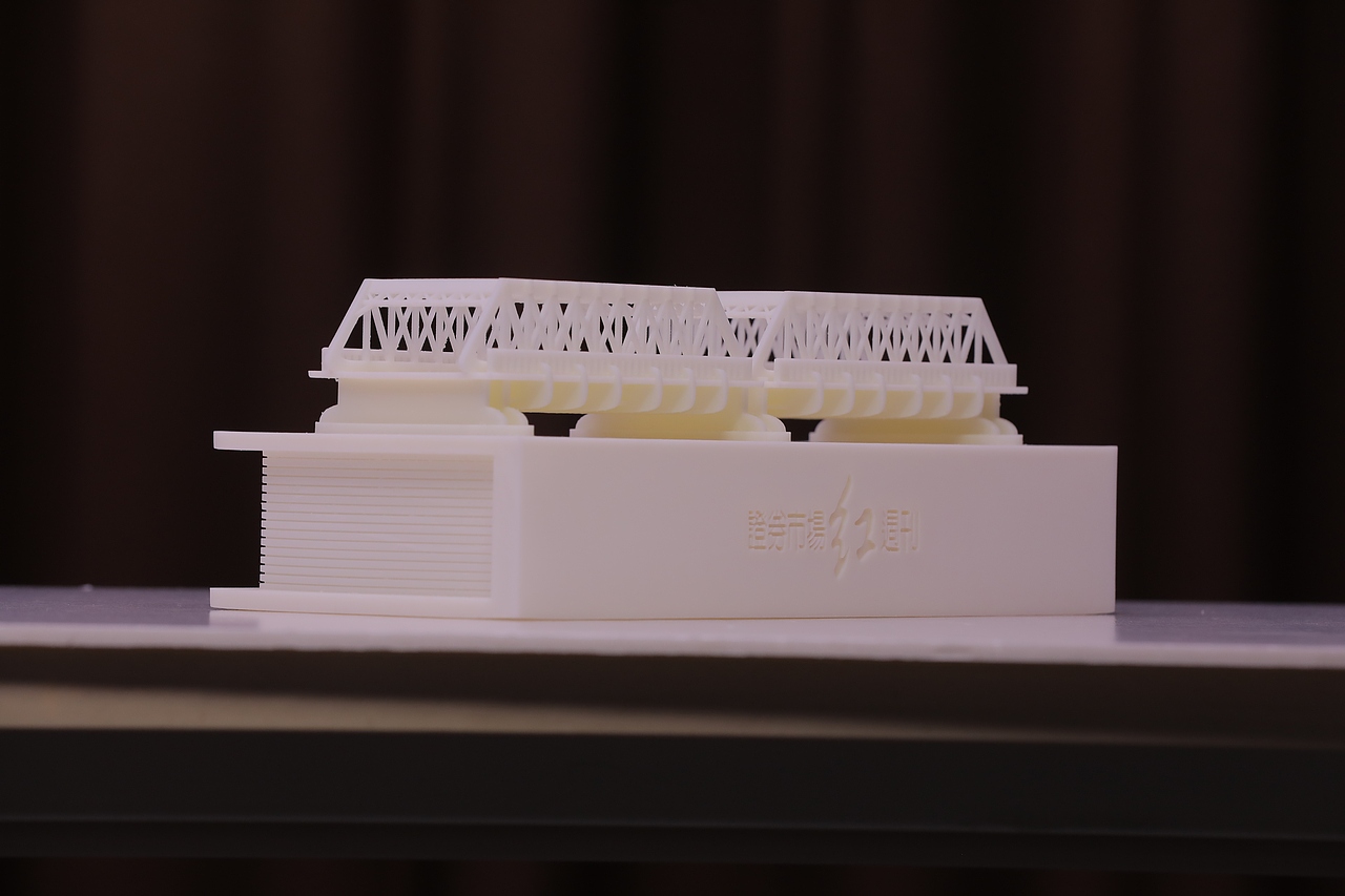 《京沪两地情》铜器雕塑的诞生